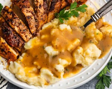 Easy Turkey Gravy – The Stay At Home Chef